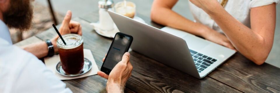 Je praxisorientierter, unkomplizierter und schneller die Prozesse im Enterprise App Store ablaufen, desto größer ist die Akzeptanz der Mitarbeitern die Plattform tatsächlich zu nutzen. Je praxisorientierter, unkomplizierter und schneller die Prozesse im Enterprise App Store ablaufen, desto größer ist die Akzeptanz der Mitarbeitern die Plattform tatsächlich zu nutzen.