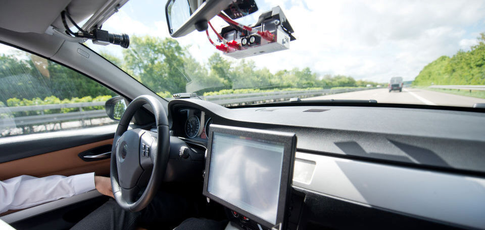 Deutschlandweit wird auf mehreren hundert Kilometern autonom gefahren. Deutschlandweit wird auf mehreren hundert Kilometern autonom gefahren.
