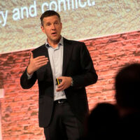 Unit4-CEO Stephan Sieber erklärt Anwendern und Interessenten auf der Kundenkonferenz Connect die Produktstrategie des Unternehmens. Unit4-CEO Stephan Sieber erklärt Anwendern und Interessenten auf der Kundenkonferenz Connect die Produktstrategie des Unternehmens.