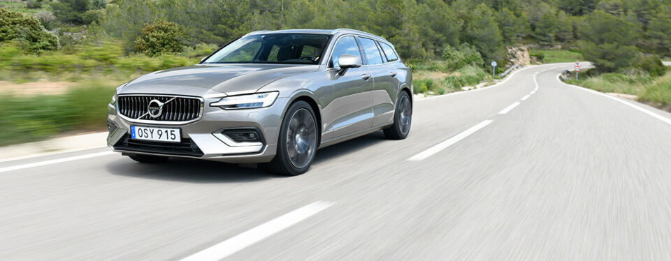 Auch der neue Mittelklasse-Kombi V60 ist optisch sofort als Volvo der jüngsten Generation zu erkennen. Auch der neue Mittelklasse-Kombi V60 ist optisch sofort als Volvo der jüngsten Generation zu erkennen.