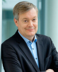 Frank Strecker ist als Senior Vice President Cloud Partner Products & Ecosystems bei T-Systems verantwortlich für das weltweite Cloud-Geschäft der Deutschen Telekom. Frank Strecker ist als Senior Vice President Cloud Partner Products & Ecosystems bei T-Systems verantwortlich für das weltweite Cloud-Geschäft der Deutschen Telekom.