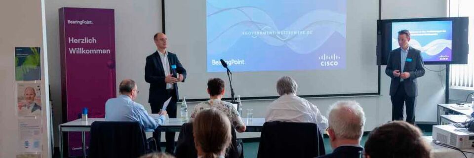 Eröffnung der Finalistentage durch Jon Abele, BearingPoint, und Jonas Rahe, Cisco Eröffnung der Finalistentage durch Jon Abele, BearingPoint, und Jonas Rahe, Cisco