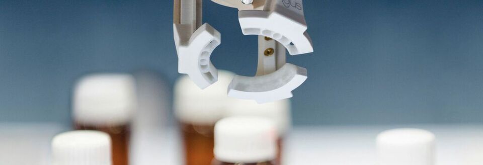 3D-gedruckte Kunststoffgreifer aus dem Tribo-Kunststoff Iglidur I150 sorgen zum Beispiel in der Verpackungsindustrie für 85 % Kosten- und 70 % Zeitersparnis. Darüber hinaus sind sie siebenmal leichter als Metallgreifer. 3D-gedruckte Kunststoffgreifer aus dem Tribo-Kunststoff Iglidur I150 sorgen zum Beispiel in der Verpackungsindustrie für 85 % Kosten- und 70 % Zeitersparnis. Darüber hinaus sind sie siebenmal leichter als Metallgreifer.