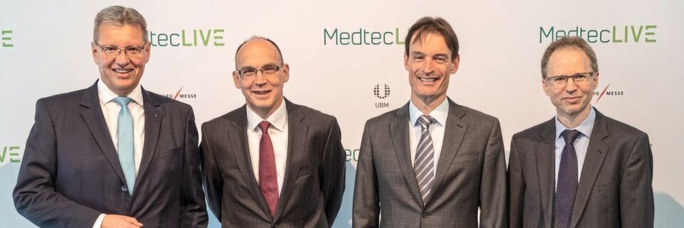 Dies vier wollen die Medtec Live schon zur Erstveranstaltung 2019 als europaweit zweitgrößte Fachmesse zum Thema Medizintechnik nach der Compamed in Düsseldorf etablieren: Dr. Roland Fleck, CEO Nürnberg Messe Group, Dr. Markus Wittman, Leiter der Abteilung Internationalisierung im Bayerischen Wirtschaftsministerium, John van der Valk, Managing Director UBM EMEA Amsterdam, und Dr. Matthias Schier, Geschäftsführer des Forums Medtech Pharma (v.l.n.r.). Dies vier wollen die Medtec Live schon zur Erstveranstaltung 2019 als europaweit zweitgrößte Fachmesse zum Thema Medizintechnik nach der Compamed in Düsseldorf etablieren: Dr. Roland Fleck, CEO Nürnberg Messe Group, Dr. Markus Wittman, Leiter der Abteilung Internationalisierung im Bayerischen Wirtschaftsministerium, John van der Valk, Managing Director UBM EMEA Amsterdam, und Dr. Matthias Schier, Geschäftsführer des Forums Medtech Pharma (v.l.n.r.).