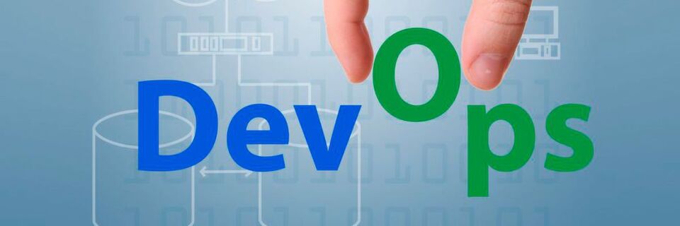 Der Fokus einer erfolgreichen DevOps-Strategie fußt auf vier Säulen: Menschen, Prozesse, Technologie und Informationen. Der Fokus einer erfolgreichen DevOps-Strategie fußt auf vier Säulen: Menschen, Prozesse, Technologie und Informationen.