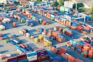 Komplexe, globale Lieferketten sind anfällig für Störungen. Um schnell reagieren zu können und um vorzubeugen, hilft ein leistungsstarkes Supply-Chain-Design. Komplexe, globale Lieferketten sind anfällig für Störungen. Um schnell reagieren zu können und um vorzubeugen, hilft ein leistungsstarkes Supply-Chain-Design.