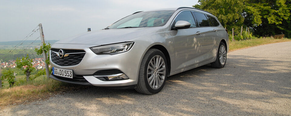Mit dem neuen Insignia Sportstourer will Opel eine echte Alternative zu VW Passat, Ford Mondeo und Skoda Superb schaffen. Dafür haben die Rüsselsheimer nicht nur das Design verändert, sondern auch die Technik verbessert. Mit dem neuen Insignia Sportstourer will Opel eine echte Alternative zu VW Passat, Ford Mondeo und Skoda Superb schaffen. Dafür haben die Rüsselsheimer nicht nur das Design verändert, sondern auch die Technik verbessert.