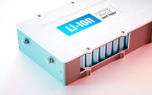 Lithium-Ionen-Batterien bieten zahlreiche Vorteile gegenüber herkömmlichen Energiespeichern, zum Beispiel Wartungsfreiheit und Sicherheit. Lithium-Ionen-Batterien bieten zahlreiche Vorteile gegenüber herkömmlichen Energiespeichern, zum Beispiel Wartungsfreiheit und Sicherheit.