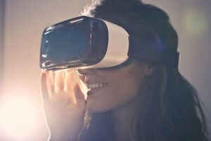 Technologien, wie künstliche Intelligenz (KI), Augmented Reality, Chatbots oder Blockchain weisen den Weg in eine noch stärker vernetzte Zukunft. Aber was wollen die Verbraucher? Technologien, wie künstliche Intelligenz (KI), Augmented Reality, Chatbots oder Blockchain weisen den Weg in eine noch stärker vernetzte Zukunft. Aber was wollen die Verbraucher?
