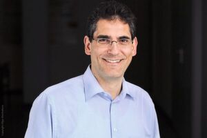 „Unsere Vision ist es, den gesamten Entwicklungsvorgang von Biomolekülen weitgehend personenunabhängig zu gestalten“, sagt Prof. Peter Neubauer, TU Berlin, Fachgebiet Bioverfahrenstechnik, Institut für Biotechnologie. „Unsere Vision ist es, den gesamten Entwicklungsvorgang von Biomolekülen weitgehend personenunabhängig zu gestalten“, sagt Prof. Peter Neubauer, TU Berlin, Fachgebiet Bioverfahrenstechnik, Institut für Biotechnologie.