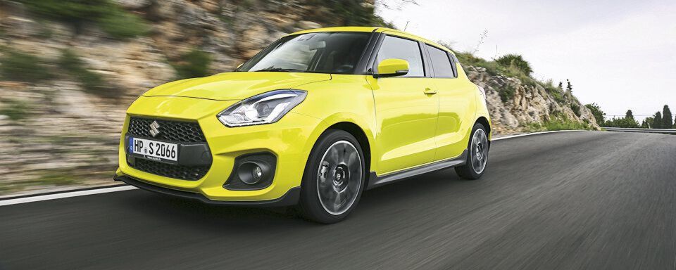 Suzuki hat die fünfte Generation des Swift komplett neu entwickelt und will wieder die Konkurrenz um Polo GTI, Ford Fietsa ST, Opel Corsa OPC oder Renault Clio R.S. angreifen. Suzuki hat die fünfte Generation des Swift komplett neu entwickelt und will wieder die Konkurrenz um Polo GTI, Ford Fietsa ST, Opel Corsa OPC oder Renault Clio R.S. angreifen.