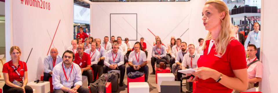 Vom 5. bis zum 15. Juni 2018 können sich Besucher der WoMH auf einer Highlight-Tour die verschiedenen Ansätze von Linde Material Handling und den Mitausstellern vor Augen führen lassen. Vom 5. bis zum 15. Juni 2018 können sich Besucher der WoMH auf einer Highlight-Tour die verschiedenen Ansätze von Linde Material Handling und den Mitausstellern vor Augen führen lassen.