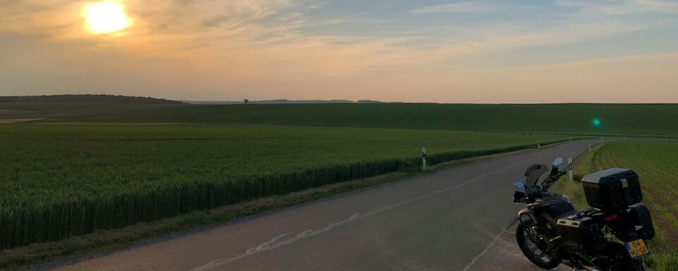 Take the long way home: Vier Wochen herumstromern mit einer Zero DSR Black Forest verändert den Blickwinkel des traditionellen Bikers. Take the long way home: Vier Wochen herumstromern mit einer Zero DSR Black Forest verändert den Blickwinkel des traditionellen Bikers.