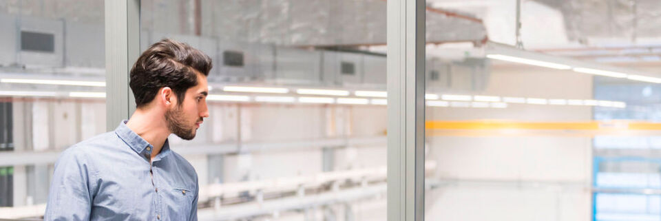 Cloud-Lösungen setzen sich auch in der Industrie immer stärker durch. Sie dienen als Bindeglied zwischen realer und digitaler Welt. Cloud-Lösungen setzen sich auch in der Industrie immer stärker durch. Sie dienen als Bindeglied zwischen realer und digitaler Welt.