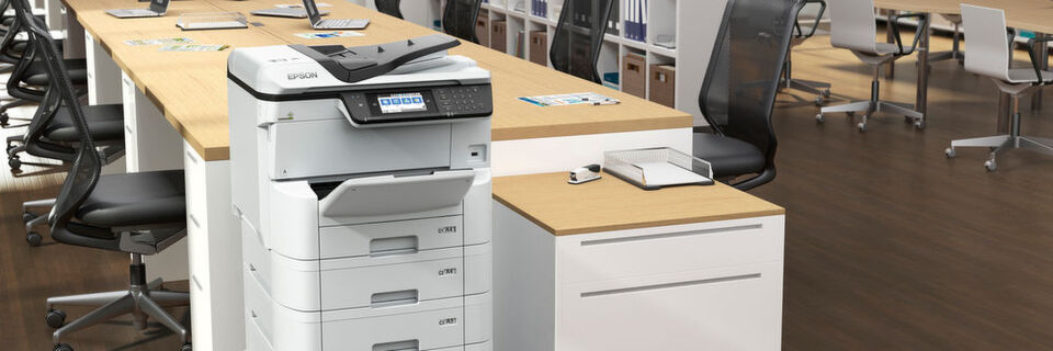 Die Workforce-Pro-Geräte der WF-C8000- und der WF-M5000-Serie von Epson sind für kleinere Arbeitsgruppen bestimmt. Die Workforce-Pro-Geräte der WF-C8000- und der WF-M5000-Serie von Epson sind für kleinere Arbeitsgruppen bestimmt.