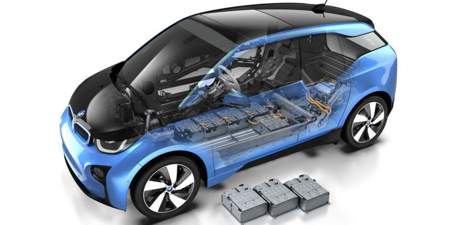 Gerade mal 1.620 BMW i3 sind in Deutschland bis Ende April neu zugelassen worden. Privatkunden machen nur ein Drittel der Käufer aus. Und von denen haben 90 Prozent mindestens zwei, oft sogar drei oder vier Fahrzeuge in der Garage. Gerade mal 1.620 BMW i3 sind in Deutschland bis Ende April neu zugelassen worden. Privatkunden machen nur ein Drittel der Käufer aus. Und von denen haben 90 Prozent mindestens zwei, oft sogar drei oder vier Fahrzeuge in der Garage.