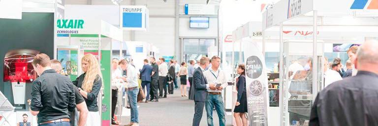 Am zweiten Messetag sind die Gänge der Messehalle gut besucht. Insgesamt haben knapp 5.000 Besucher die 208 Aussteller der Rapid.Tech 2018 besucht. Am zweiten Messetag sind die Gänge der Messehalle gut besucht. Insgesamt haben knapp 5.000 Besucher die 208 Aussteller der Rapid.Tech 2018 besucht.