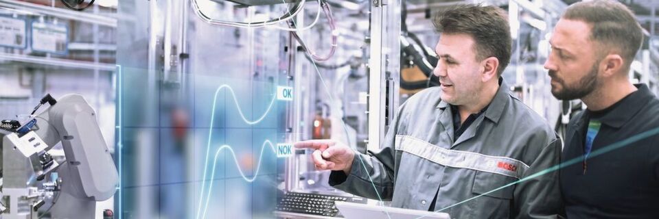 Mit IoT wachsen industrielle Steuerungstechnik und IT zusammen. Mit IoT wachsen industrielle Steuerungstechnik und IT zusammen.