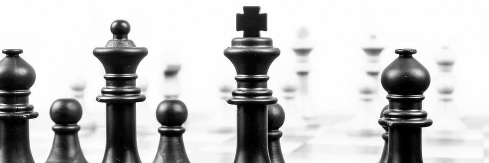 Für die erfolgreiche Umsetzung der Digitalisierung brauchen Unternehmen eine zentrale Digitalstrategie, die alle Bereiche des Unternehmens einbezieht. Für die erfolgreiche Umsetzung der Digitalisierung brauchen Unternehmen eine zentrale Digitalstrategie, die alle Bereiche des Unternehmens einbezieht.