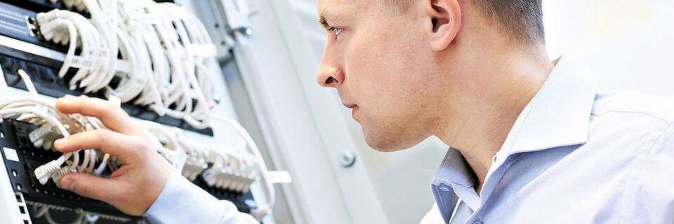 Die Ausfall- und Betriebssicherheit von Rechenzentren beruht auf zahlreichen Aspekten. Regelmäßige detaillierte Testdurchläufe tragen dazu bei, die Verfügbarkeit zu verbessern Die Ausfall- und Betriebssicherheit von Rechenzentren beruht auf zahlreichen Aspekten. Regelmäßige detaillierte Testdurchläufe tragen dazu bei, die Verfügbarkeit zu verbessern
