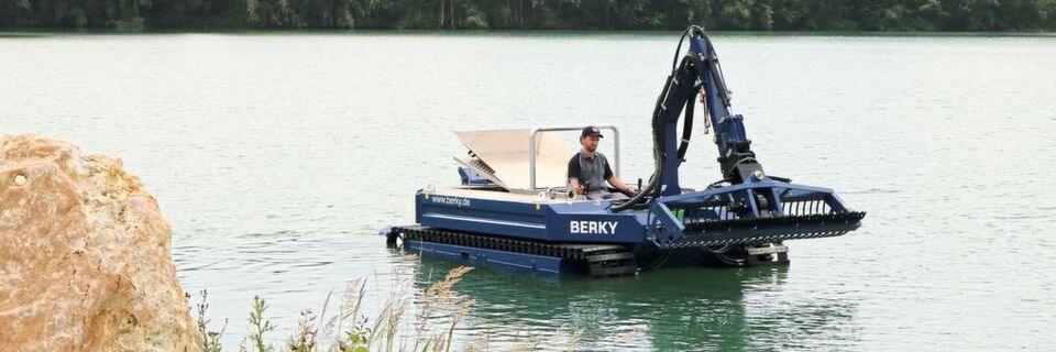 Beim Amphibienfahrzeug Berky Typ 6450 sorgt ein Hatz-4H50TIC-OPU-Motor für den Antrieb. Beim Amphibienfahrzeug Berky Typ 6450 sorgt ein Hatz-4H50TIC-OPU-Motor für den Antrieb.