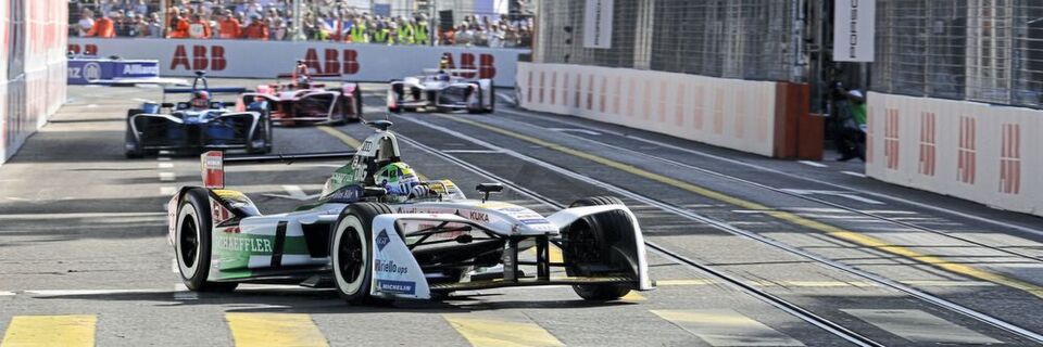 Formel E in Zürich: Lucas di Grassi im Kampf um die Spitze. Formel E in Zürich: Lucas di Grassi im Kampf um die Spitze.