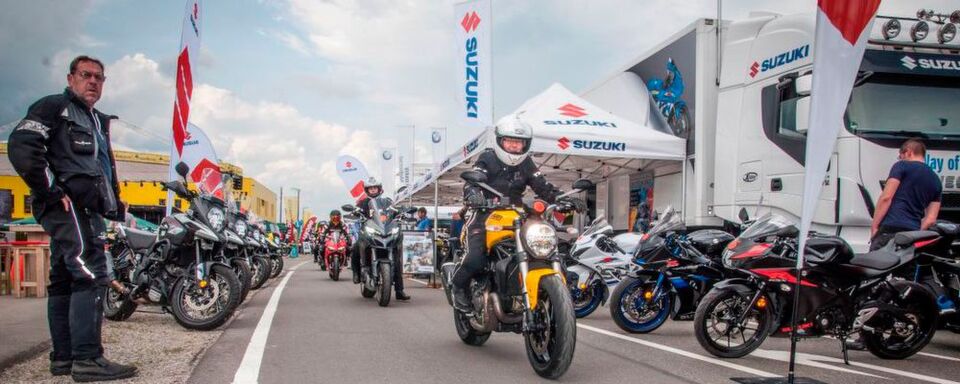 Touratech Partner von Südafrika bis Indien fuhren zum 15. Mal in den Schwarzwald. Touratech Partner von Südafrika bis Indien fuhren zum 15. Mal in den Schwarzwald.