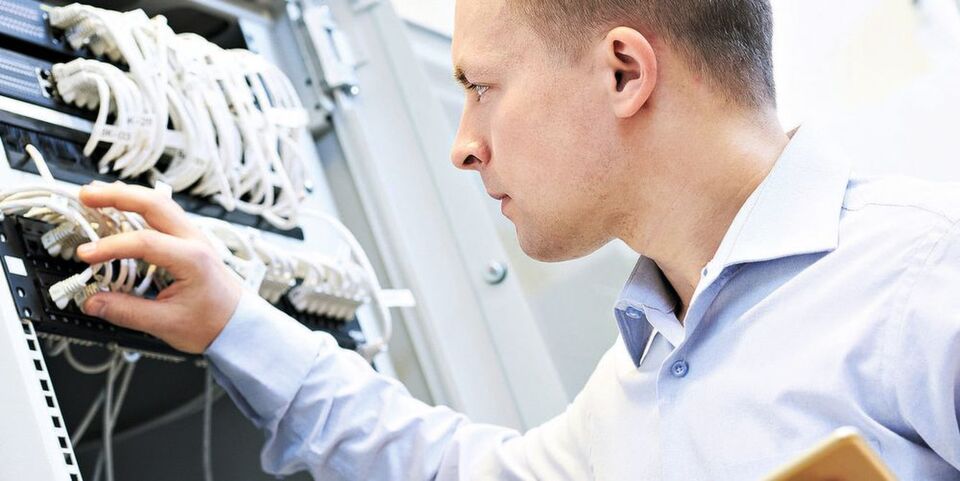 Die Ausfall- und Betriebssicherheit von Rechenzentren beruht auf zahlreichen Aspekten. Regelmäßige detaillierte Testdurchläufe tragen dazu bei, die Verfügbarkeit zu verbessern Die Ausfall- und Betriebssicherheit von Rechenzentren beruht auf zahlreichen Aspekten. Regelmäßige detaillierte Testdurchläufe tragen dazu bei, die Verfügbarkeit zu verbessern