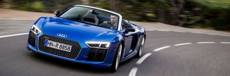 Audi bietet im R8 Spyder ein B&O Surround-Sound-System an, dass den Sound aus den Boxen automatisch an das geöffnete oder geschlossene Verdeck anpasst. Audi bietet im R8 Spyder ein B&O Surround-Sound-System an, dass den Sound aus den Boxen automatisch an das geöffnete oder geschlossene Verdeck anpasst.