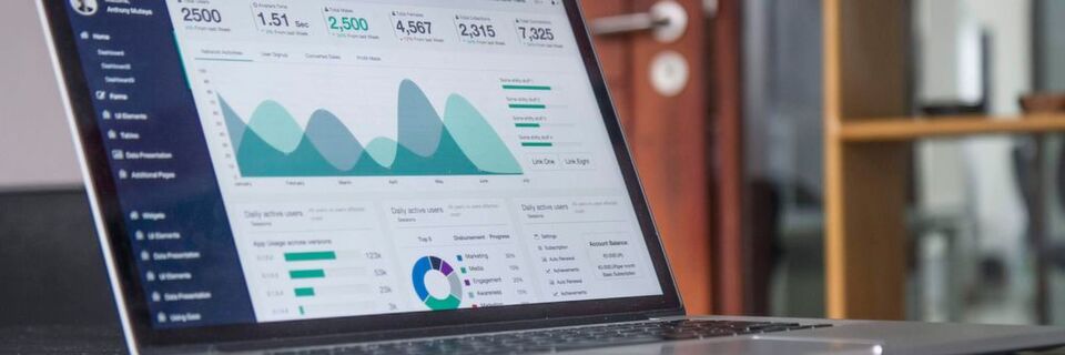 Strategisch eingebettet und korrekt ermittelt, liefern KPIs schnell Aufschluss, ob eine Maßnahme wirklich die entsprechende Wirkung zeigt. Strategisch eingebettet und korrekt ermittelt, liefern KPIs schnell Aufschluss, ob eine Maßnahme wirklich die entsprechende Wirkung zeigt.