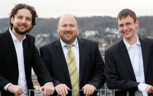 Das teuto.net-Management: Lars Bieroth (links), Vertrieb; Burkhard Noltensmeier, Geschäftsführer und Christoph Dietzschold, Consulting. Das teuto.net-Management: Lars Bieroth (links), Vertrieb; Burkhard Noltensmeier, Geschäftsführer und Christoph Dietzschold, Consulting.