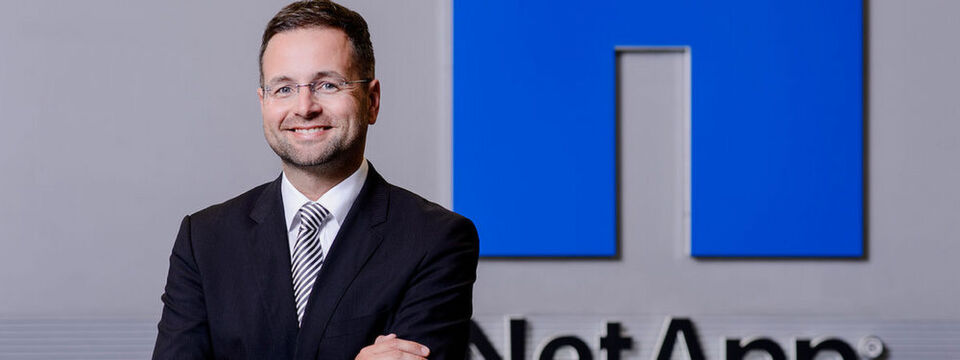 Alexander Wallner, Senior Vice President & General Manager EMEA bei Netapp: „Die physische und die virtuelle Welt verschwimmen, wodurch sich die Wertschöpfung verlagert – auch innerhalb eines Unternehmens. Wird künftig ein Maschinenbauer für seine Maschinen mehr oder weniger Steuern zahlen, als für seine digitalen Services, beispielweise Predictive Maintenance?“ Alexander Wallner, Senior Vice President & General Manager EMEA bei Netapp: „Die physische und die virtuelle Welt verschwimmen, wodurch sich die Wertschöpfung verlagert – auch innerhalb eines Unternehmens. Wird künftig ein Maschinenbauer für seine Maschinen mehr oder weniger Steuern zahlen, als für seine digitalen Services, beispielweise Predictive Maintenance?“