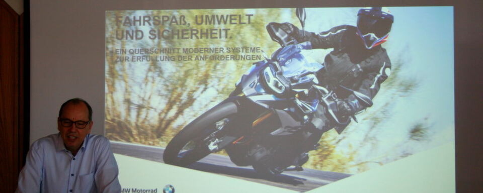 Jürgen Stoffregen von BMW Motorrad ließ auf der 8. Ausbildertagugn der GEwerbeakademie Freiburg tief hinter die Technik-Kulissen des Herstellers blicken. Jürgen Stoffregen von BMW Motorrad ließ auf der 8. Ausbildertagugn der GEwerbeakademie Freiburg tief hinter die Technik-Kulissen des Herstellers blicken.