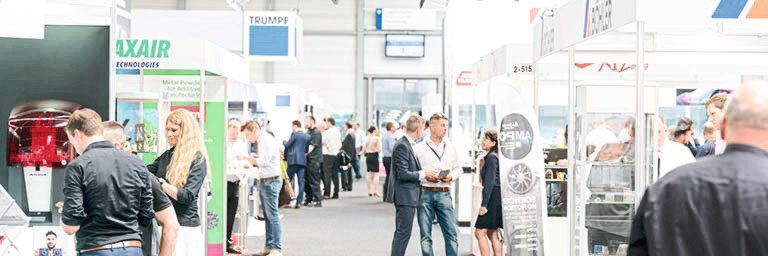 Am zweiten Messetag sind die Gänge der Messehalle gut besucht. Insgesamt haben knapp 5.000 Besucher die 208 Aussteller der Rapid.Tech 2018 besucht. Am zweiten Messetag sind die Gänge der Messehalle gut besucht. Insgesamt haben knapp 5.000 Besucher die 208 Aussteller der Rapid.Tech 2018 besucht.