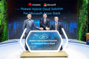 Lu Qi (links), Präsident des Marketing & Solution Sales Department der Huawei Enterprise Business Group, Qiu Long (rechts), Präsident von Huaweis IT Server Product Line und Vijay Tewari (Mitte), Partner Director, Azure Stack Infrastructure, Microsoft, stellen Huawei Hybrid Cloud für Microsoft Azure Stack vor. Lu Qi (links), Präsident des Marketing & Solution Sales Department der Huawei Enterprise Business Group, Qiu Long (rechts), Präsident von Huaweis IT Server Product Line und Vijay Tewari (Mitte), Partner Director, Azure Stack Infrastructure, Microsoft, stellen Huawei Hybrid Cloud für Microsoft Azure Stack vor.
