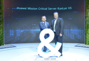 Während der CEBIT 2018: Matt Zhou (links), Director of Intelligent Computing Solution Sales Dept, Huawei Enterprise Business Group und Naji Almahmoud (rechts), Vice President of Global Alliances für Suse, stellen „Kunlun V5“ vor. Während der CEBIT 2018: Matt Zhou (links), Director of Intelligent Computing Solution Sales Dept, Huawei Enterprise Business Group und Naji Almahmoud (rechts), Vice President of Global Alliances für Suse, stellen „Kunlun V5“ vor.