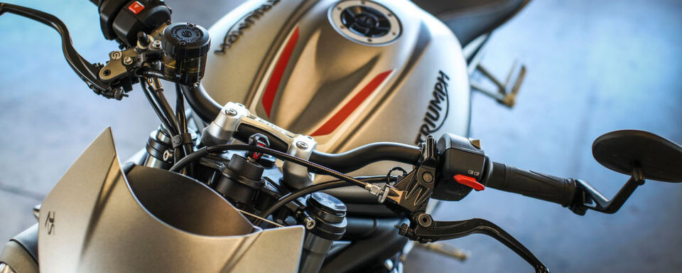 Technischer Rückruf bei Triumph: Die Werkstätten müssen die Schaltereinheiten der Street Triple (Baujahr 2017 und 2018) tauschen. Technischer Rückruf bei Triumph: Die Werkstätten müssen die Schaltereinheiten der Street Triple (Baujahr 2017 und 2018) tauschen.