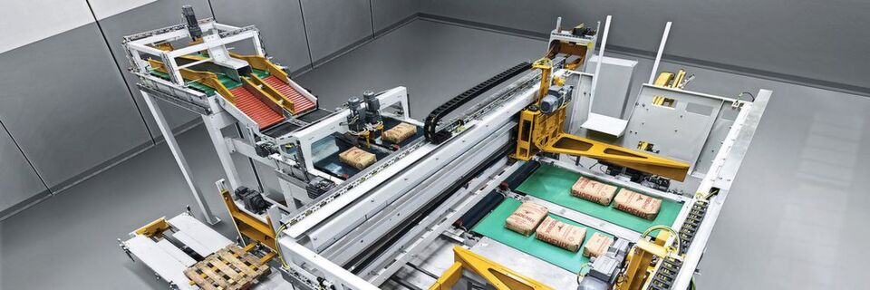 Der Palettierer „paletpac“ wird in Hochleistungs-Verpackungslinien eingesetzt, in denen auch sensible und hochwertige Produkte effizient palettiert werden. Der Palettierer „paletpac“ wird in Hochleistungs-Verpackungslinien eingesetzt, in denen auch sensible und hochwertige Produkte effizient palettiert werden.
