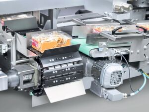 Mit der modularen Gruppierungsplattform können die Produkte stehend, liegend, in Linie oder in einem 90°-Winkel einlaufen. Mit der modularen Gruppierungsplattform können die Produkte stehend, liegend, in Linie oder in einem 90°-Winkel einlaufen.