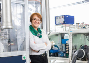 "Die Anreicherung der Nanopartikel mit Antimon macht das Material außerordentlich leitfähig", erklärt Prof. Dina Fattakhova-Rohlfing. "Die Anreicherung der Nanopartikel mit Antimon macht das Material außerordentlich leitfähig", erklärt Prof. Dina Fattakhova-Rohlfing.