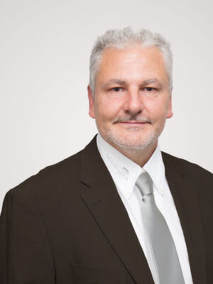 Michael Wörster ist Senior Consultant bei der Securisk, einem Geschäftsbereich der Data Center Group. Er analysiert bestehende physikalische IT-Infrastrukturen und erarbeitet Vorschläge für Maßnhamen, mitsamt Prioritätenplan sowie konkreter Handlungsempfehlung. Michael Wörster ist Senior Consultant bei der Securisk, einem Geschäftsbereich der Data Center Group. Er analysiert bestehende physikalische IT-Infrastrukturen und erarbeitet Vorschläge für Maßnhamen, mitsamt Prioritätenplan sowie konkreter Handlungsempfehlung.