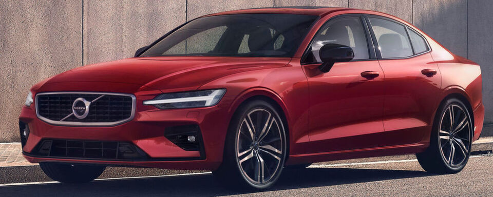 Volvos neuer S60 kommt anfangs mit zwei leistungsstarken Vierzylinder-Turbobenzinern auf den Markt sowie mit zwei hoch aufgeladenen Plug-in-Hybridantrieben. Volvos neuer S60 kommt anfangs mit zwei leistungsstarken Vierzylinder-Turbobenzinern auf den Markt sowie mit zwei hoch aufgeladenen Plug-in-Hybridantrieben.
