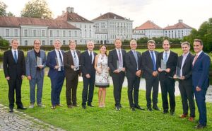 TDK-Awardverleihung (v.l.): Peter Miller (TDK), Hermann Reiter (Digi-Key), Rudy van Parijs (Avnet Abacus), Matthias Hutter (Arrow), Dietmar Jäger (TDK), Marie-Pierre Ducharme (Mouser), Jörg Frodl (TTI), Ludger Trockel, Josef Vissing (beide TDK), Michael Beckmann (Beckmann), Marc Schacherer (Farnell) und Peter Arch (TDK). Im Hintergrund Schloss Nymphenburg in München. TDK-Awardverleihung (v.l.): Peter Miller (TDK), Hermann Reiter (Digi-Key), Rudy van Parijs (Avnet Abacus), Matthias Hutter (Arrow), Dietmar Jäger (TDK), Marie-Pierre Ducharme (Mouser), Jörg Frodl (TTI), Ludger Trockel, Josef Vissing (beide TDK), Michael Beckmann (Beckmann), Marc Schacherer (Farnell) und Peter Arch (TDK). Im Hintergrund Schloss Nymphenburg in München.