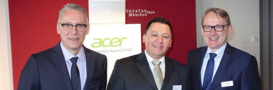 Das Acer Führungstrio in früheren Tagen: Stefan Tiefenthal, Gerit Günther und Wilfried Thom. Günther übernimmt mit Carsten Dreissig die Nachfolge von Thiefenthal im Commercial Business. Das Acer Führungstrio in früheren Tagen: Stefan Tiefenthal, Gerit Günther und Wilfried Thom. Günther übernimmt mit Carsten Dreissig die Nachfolge von Thiefenthal im Commercial Business.