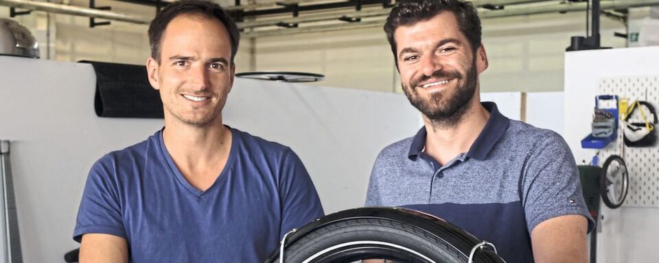 Die ONO-Gründer Beres Seelbach und Philipp Kahle (v. li.), nicht im Bild ist Murat Günak. Gerade entsteht der Funktionsträger. Ende des Jahres soll der Prototyp vorgestellt werden. Die ONO-Gründer Beres Seelbach und Philipp Kahle (v. li.), nicht im Bild ist Murat Günak. Gerade entsteht der Funktionsträger. Ende des Jahres soll der Prototyp vorgestellt werden.