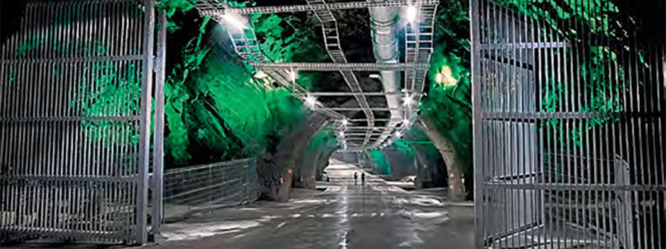 Die Co-Location-Bereiche in der Lefdal Mine sind fertig zum Bezug. bei der Infrastruktur der dortigen Datacenter-Container haben ABB und Rittal schon zusammengearbeitet. Die Co-Location-Bereiche in der Lefdal Mine sind fertig zum Bezug. bei der Infrastruktur der dortigen Datacenter-Container haben ABB und Rittal schon zusammengearbeitet.