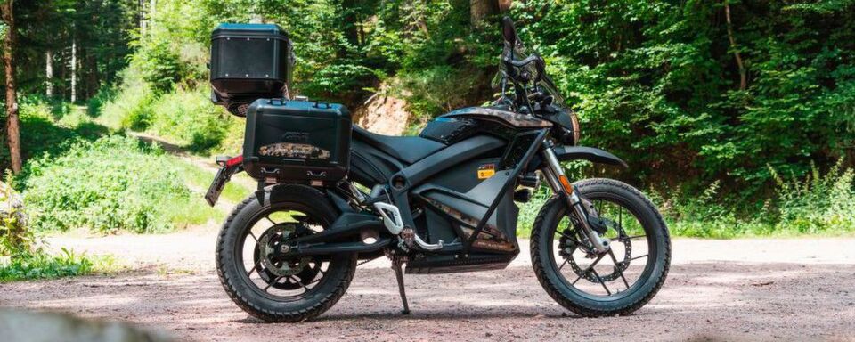 Die „elektrischen Reiter“ hinterließen auf der 150 Kilometer langen Rundtour zwischen Freiburg und Triberg weder den üblichen Lärm noch Abgas-Qualm und konnten so die Natur in vollen Zügen genießen. Die „elektrischen Reiter“ hinterließen auf der 150 Kilometer langen Rundtour zwischen Freiburg und Triberg weder den üblichen Lärm noch Abgas-Qualm und konnten so die Natur in vollen Zügen genießen.
