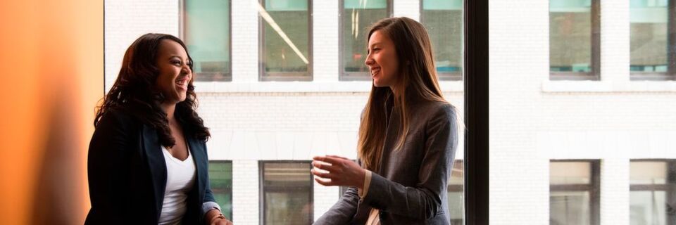 Empfehlungsmarketing ist eines der stärksten Mittel, um neue Kontakte zu gewinnen – das gilt auch im Recruiting. Empfehlungsmarketing ist eines der stärksten Mittel, um neue Kontakte zu gewinnen – das gilt auch im Recruiting.