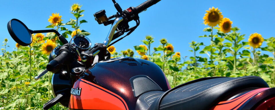 Die Retro-Ikone aus den Siebzigern in ihrer neualten Version Z 900 RS von Kawasaki ist auf dem deutschen Markt schon so gut wie ausverkauft. Die Retro-Ikone aus den Siebzigern in ihrer neualten Version Z 900 RS von Kawasaki ist auf dem deutschen Markt schon so gut wie ausverkauft.