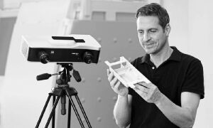 Der Comet L3D 2 von Zeiss ist mit der hauseigenen Software Colin 3D kompatibel, die unter anderem das gescannte Objekt im Messfeld positioniert. Der Comet L3D 2 von Zeiss ist mit der hauseigenen Software Colin 3D kompatibel, die unter anderem das gescannte Objekt im Messfeld positioniert.